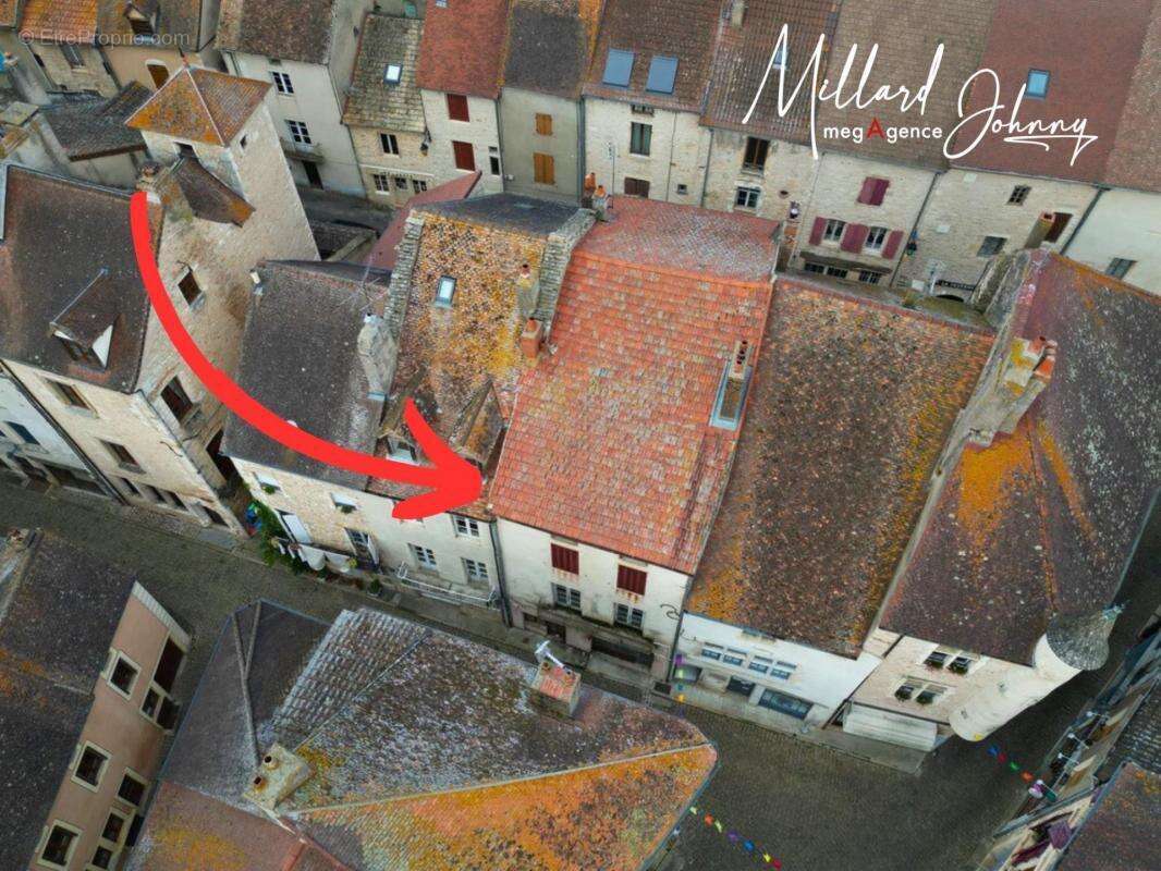 Appartement à SAINT-GENGOUX-LE-NATIONAL