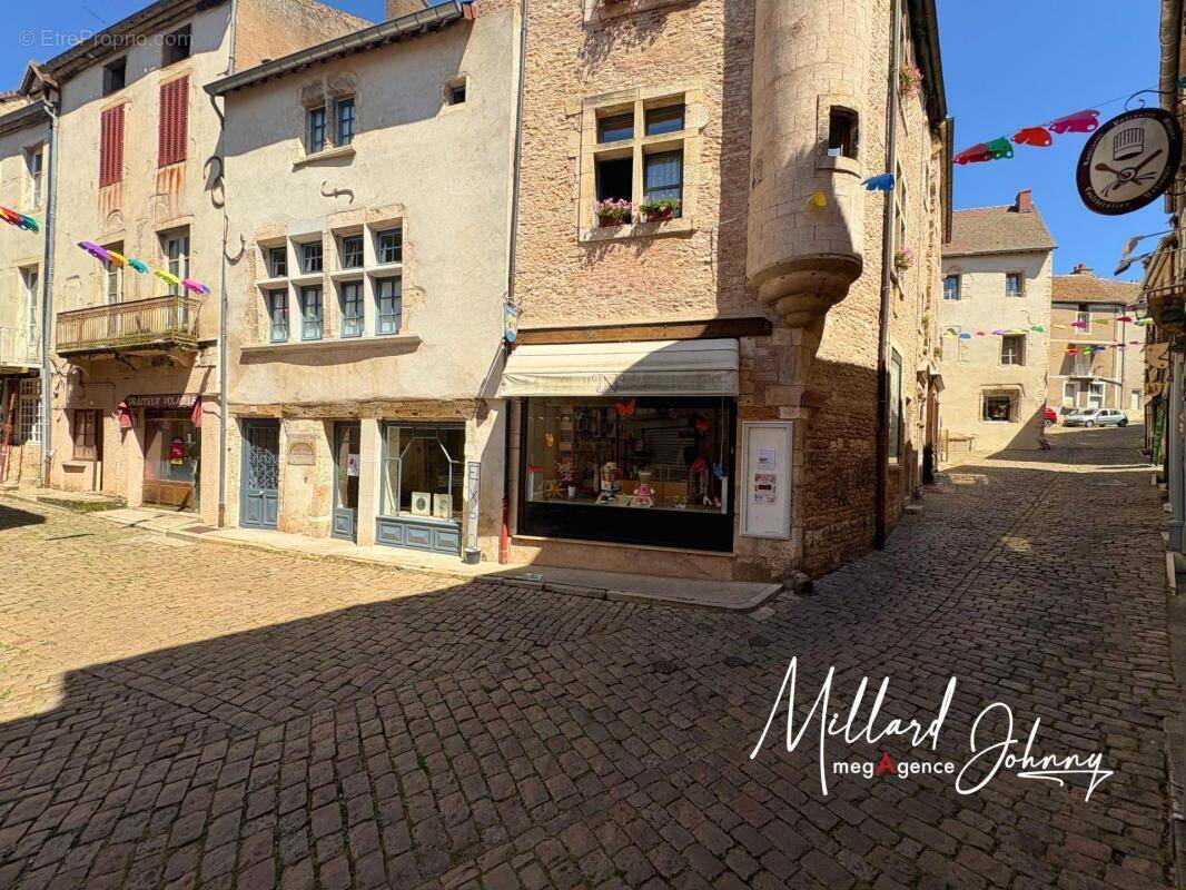 Appartement à SAINT-GENGOUX-LE-NATIONAL