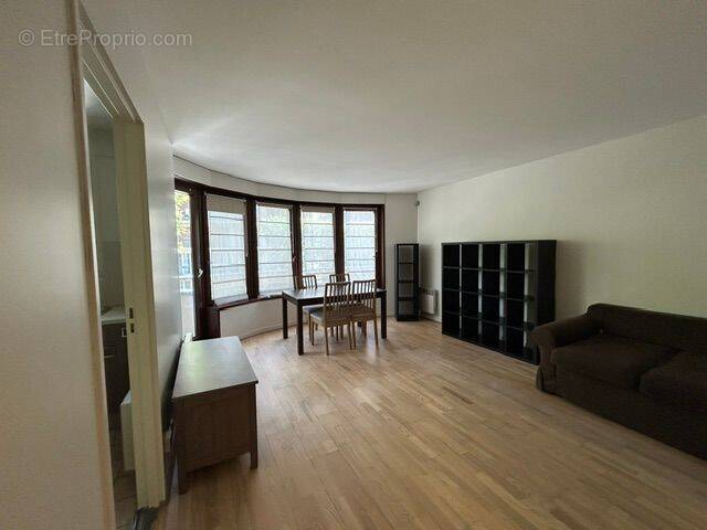 Appartement à CHARENTON-LE-PONT