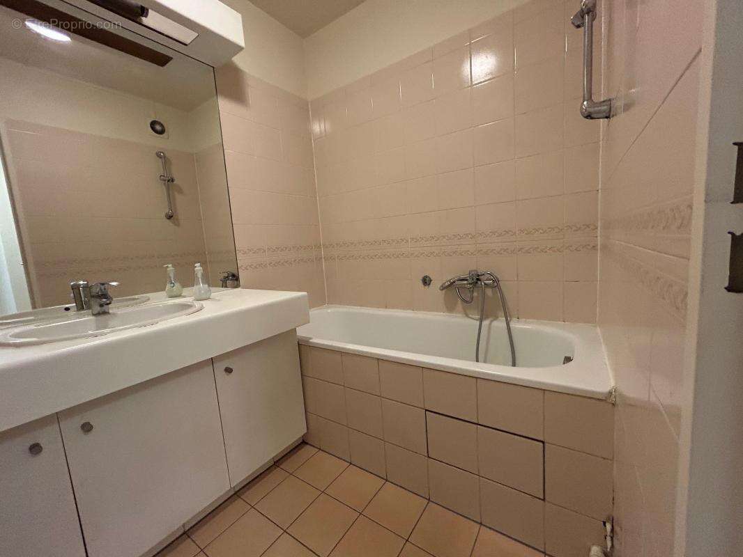 Appartement à CHARENTON-LE-PONT