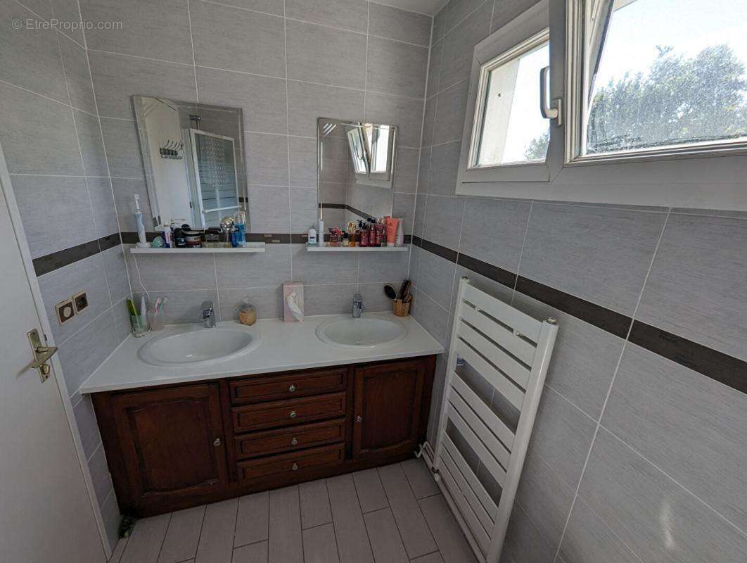 Maison à SAINT-ETIENNE-DE-MONTLUC