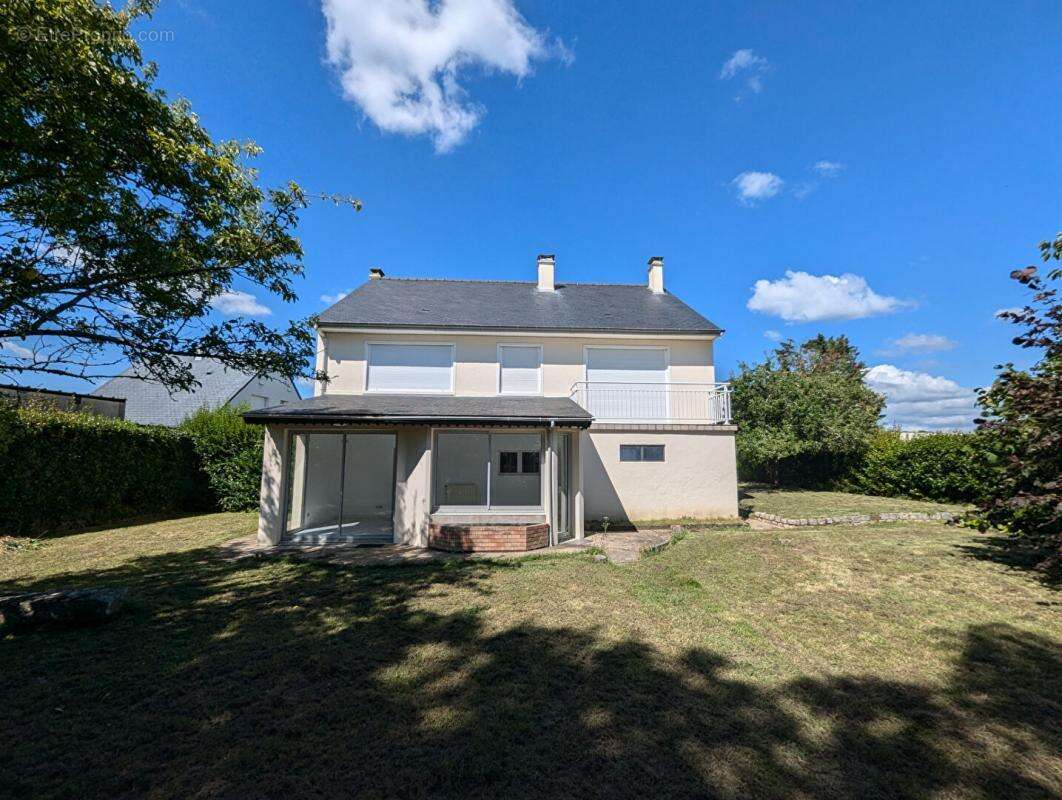 Maison à SAINT-ETIENNE-DE-MONTLUC