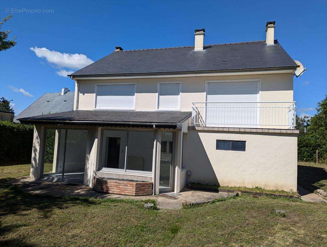 Maison à SAINT-ETIENNE-DE-MONTLUC