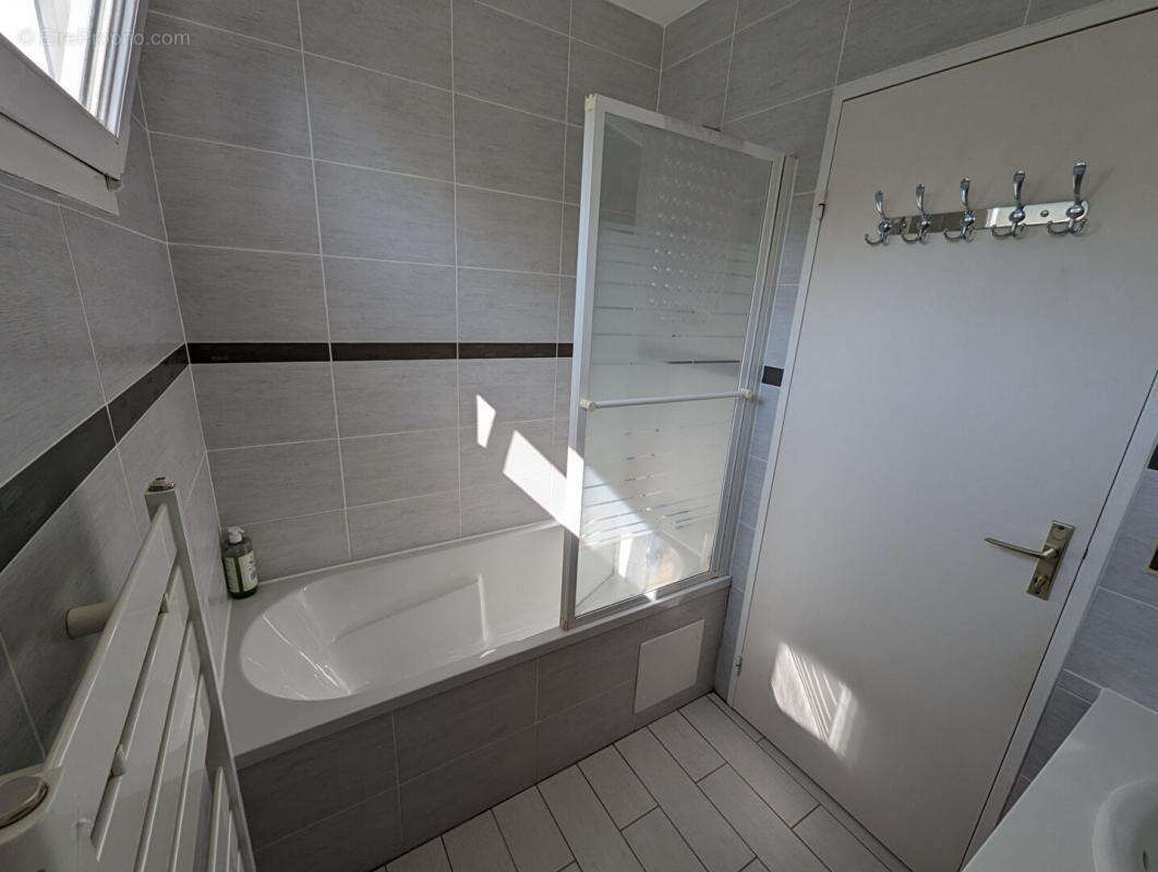 Maison à SAINT-ETIENNE-DE-MONTLUC