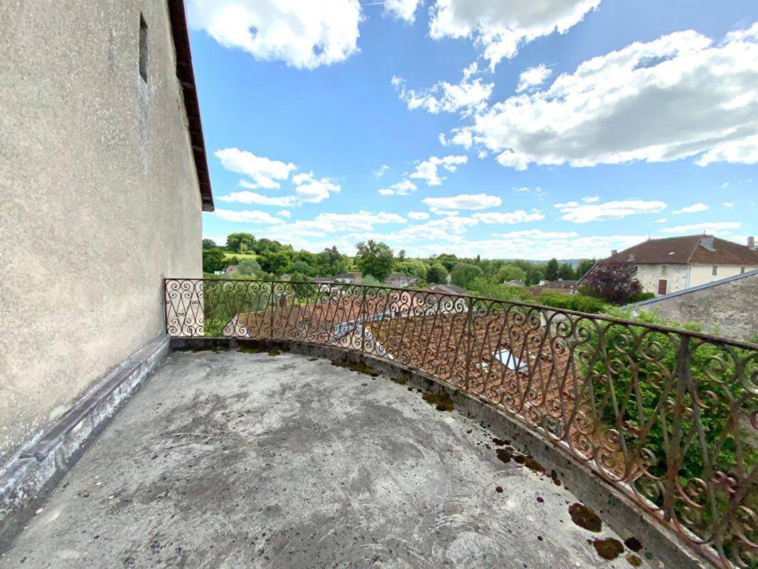 Maison à MONTHUREUX-SUR-SAONE