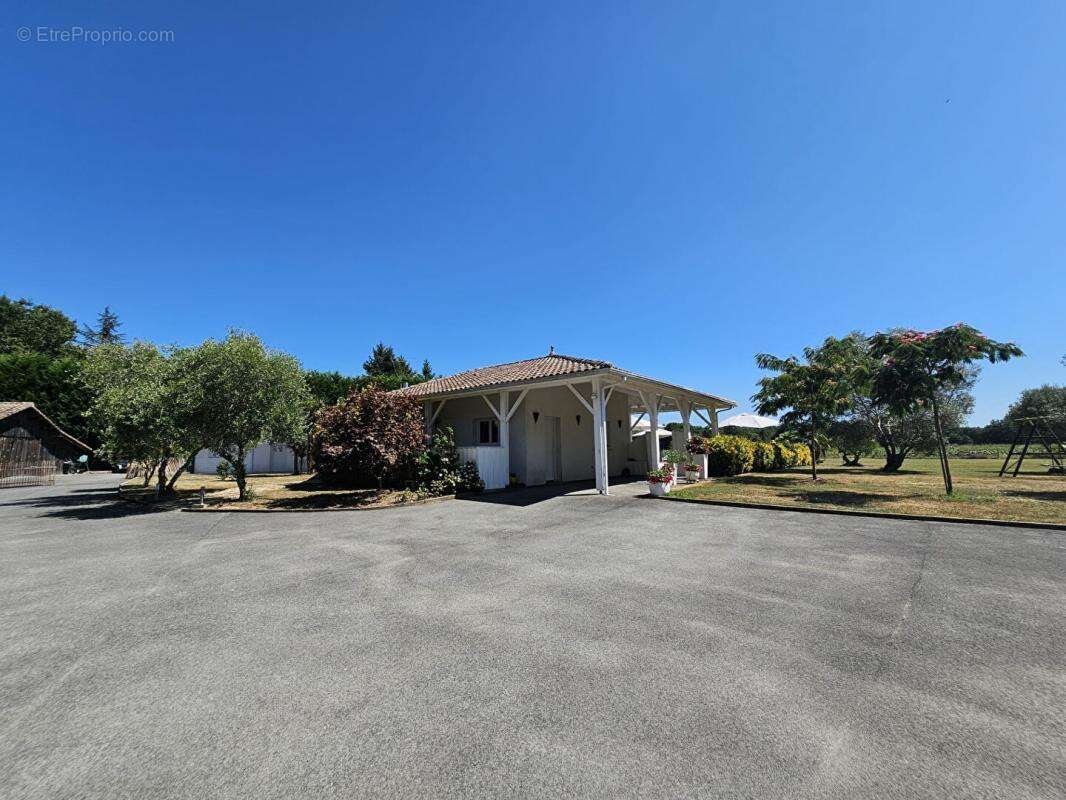 Maison à SAINT-JULIEN-EN-BORN