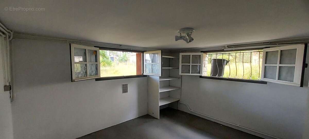 Maison à LA ROCHE-CHALAIS