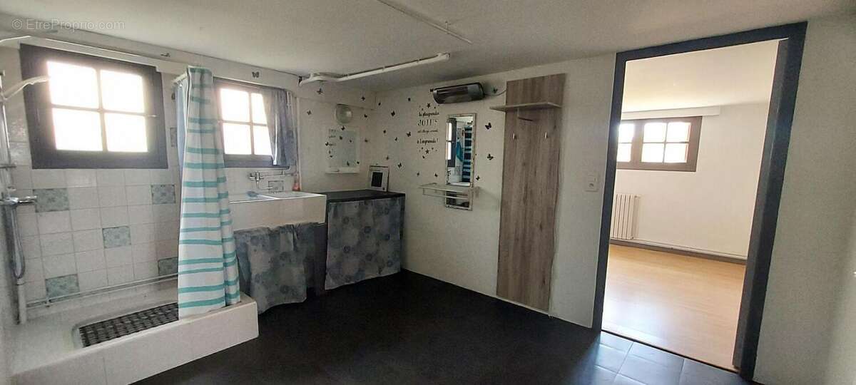 Maison à LA ROCHE-CHALAIS