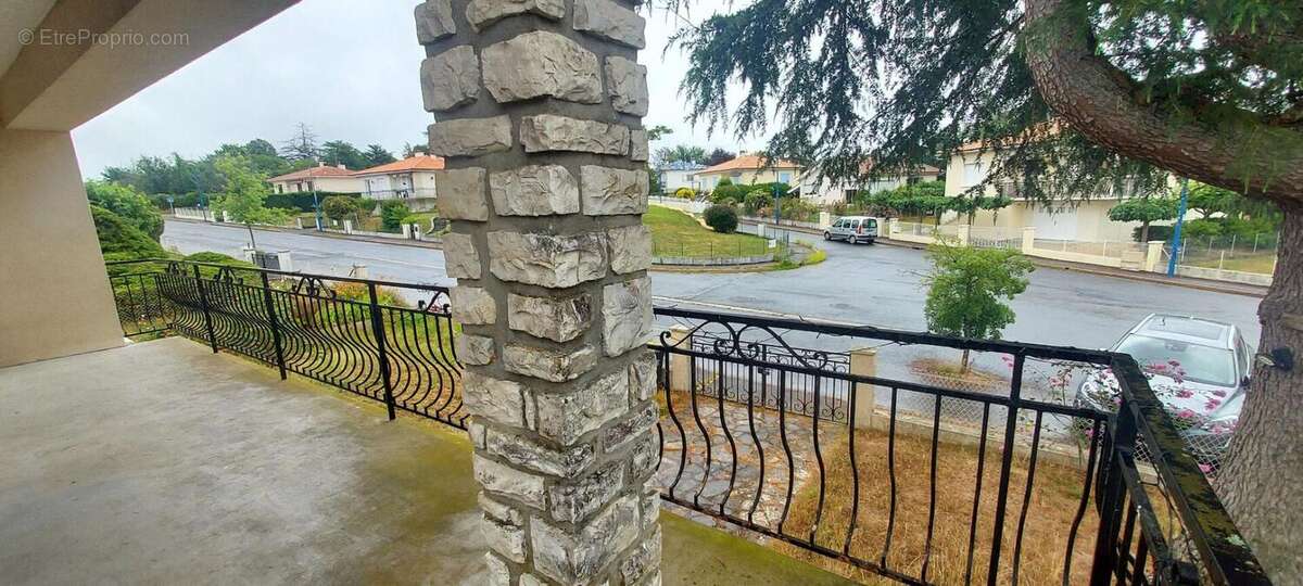 Maison à LA ROCHE-CHALAIS