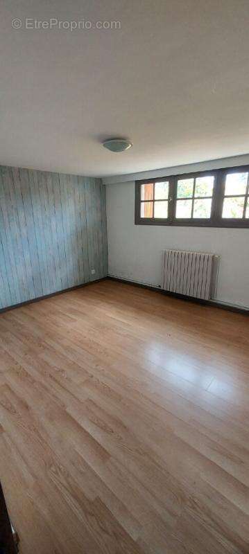 Maison à LA ROCHE-CHALAIS