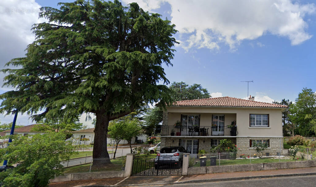 Maison à LA ROCHE-CHALAIS