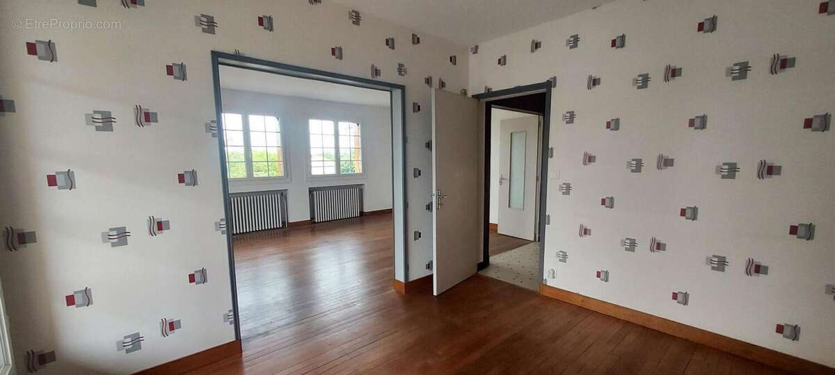 Maison à LA ROCHE-CHALAIS