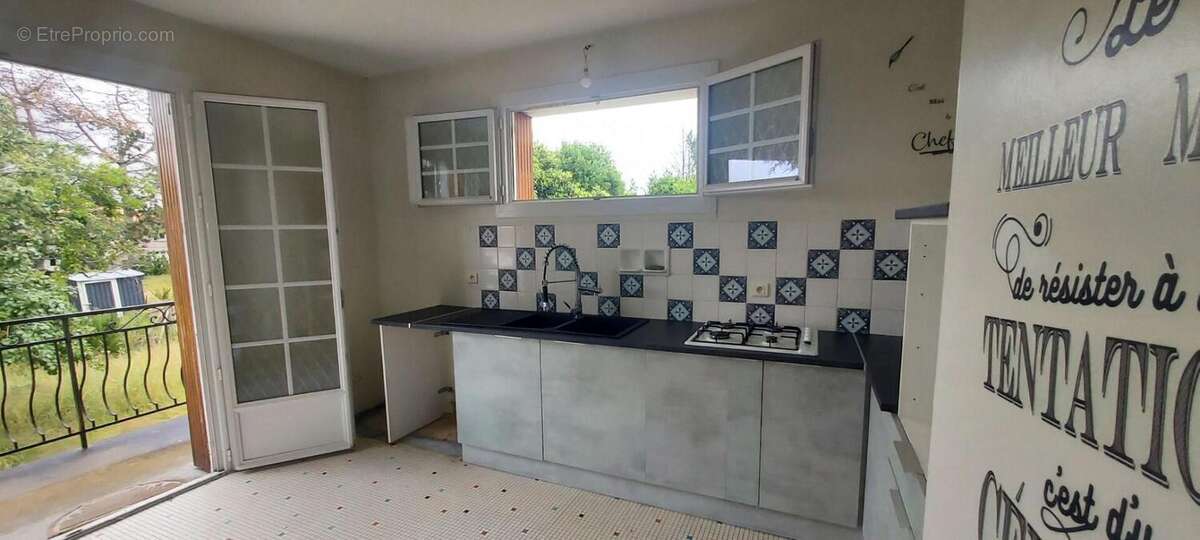 Maison à LA ROCHE-CHALAIS