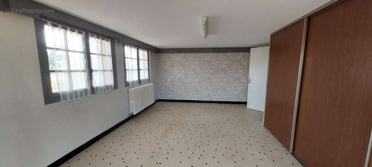 Maison à LA ROCHE-CHALAIS