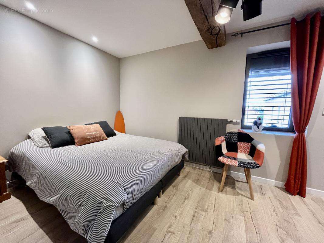 Maison à VEZERONCE-CURTIN