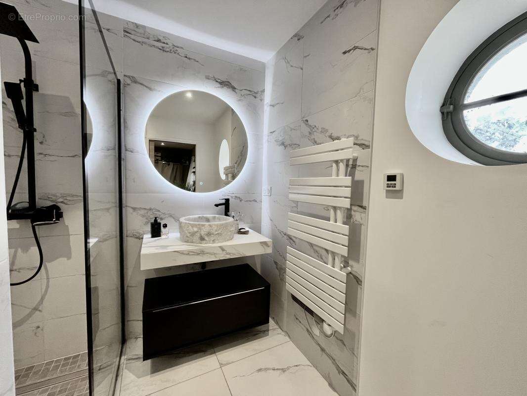 Maison à VEZERONCE-CURTIN