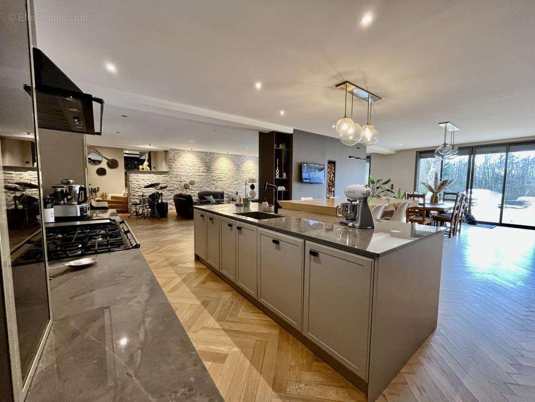 Maison à VEZERONCE-CURTIN