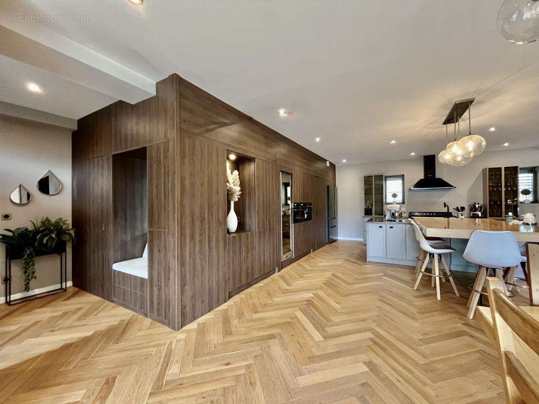 Maison à VEZERONCE-CURTIN