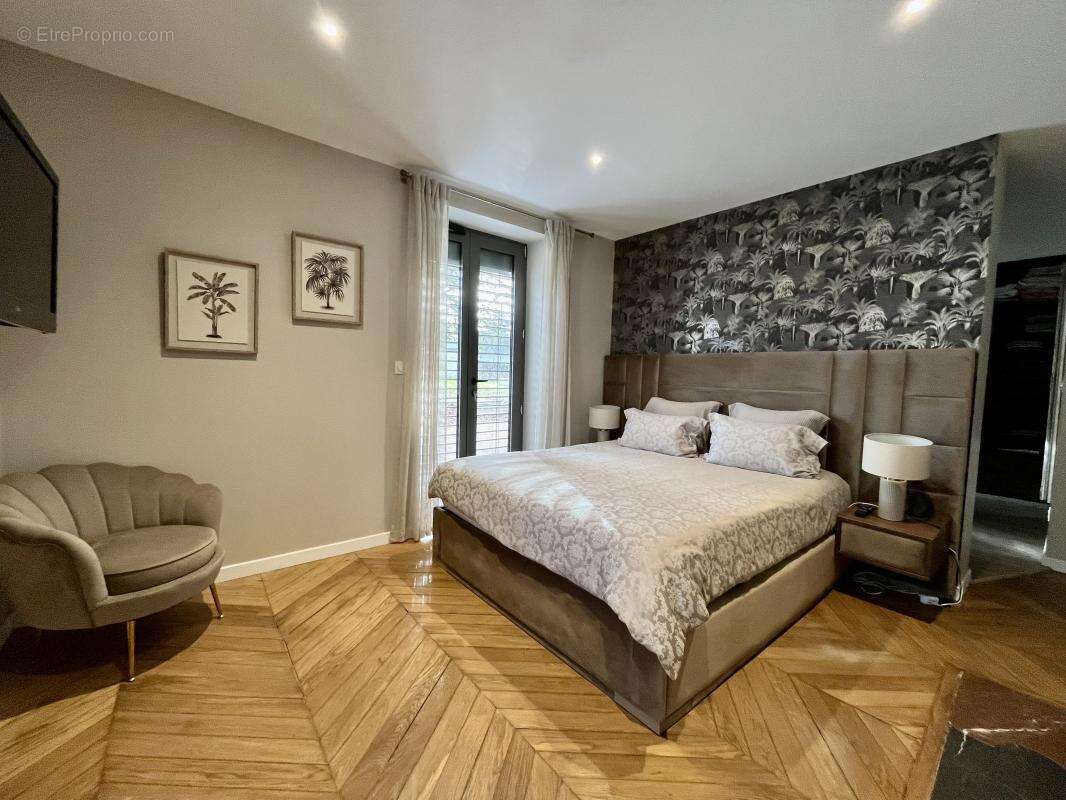 Maison à VEZERONCE-CURTIN