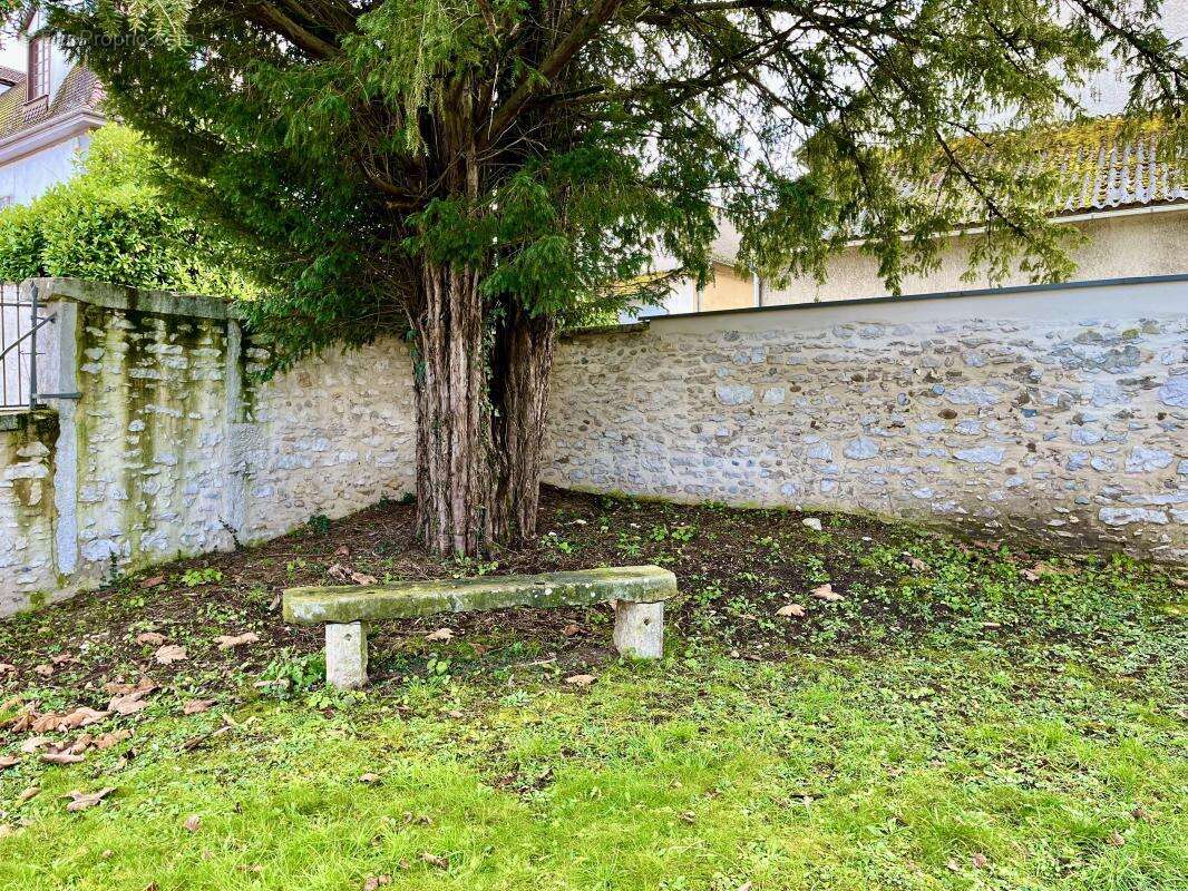 Maison à VEZERONCE-CURTIN