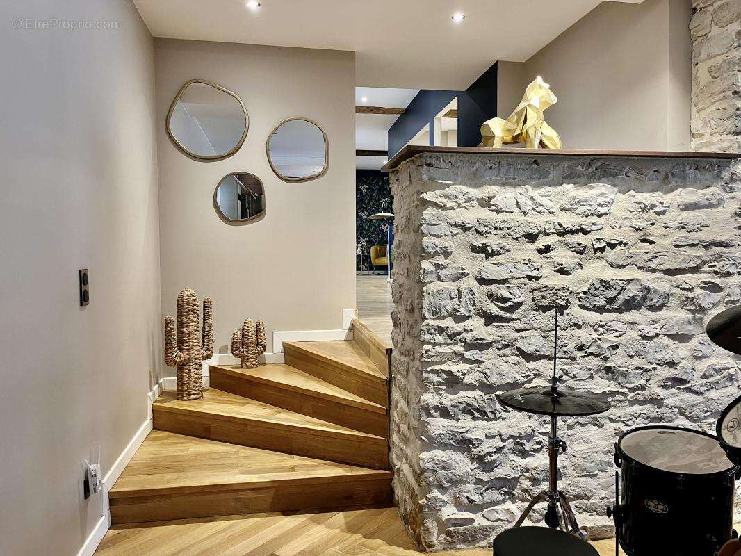 Maison à VEZERONCE-CURTIN