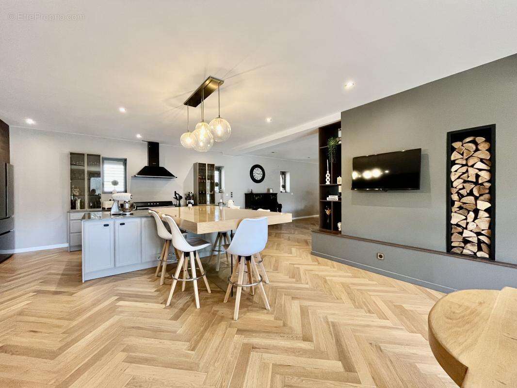 Maison à VEZERONCE-CURTIN