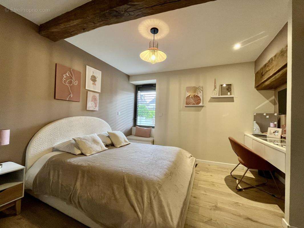 Maison à VEZERONCE-CURTIN