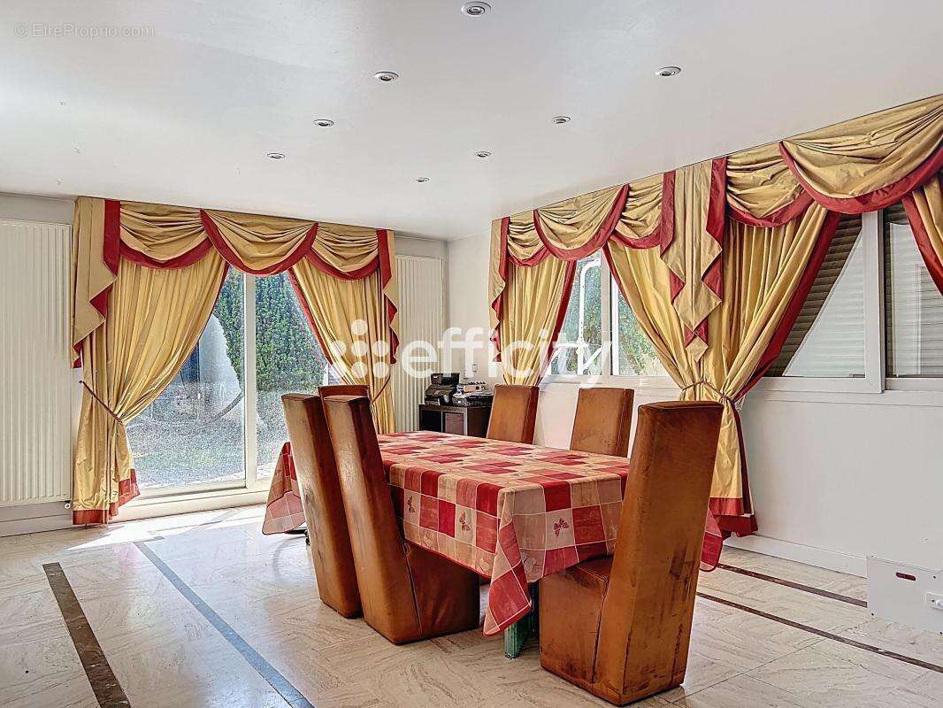 Maison à LE BLANC-MESNIL