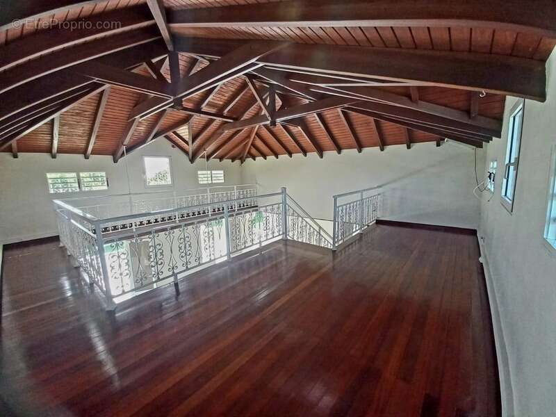 Maison à LES ABYMES