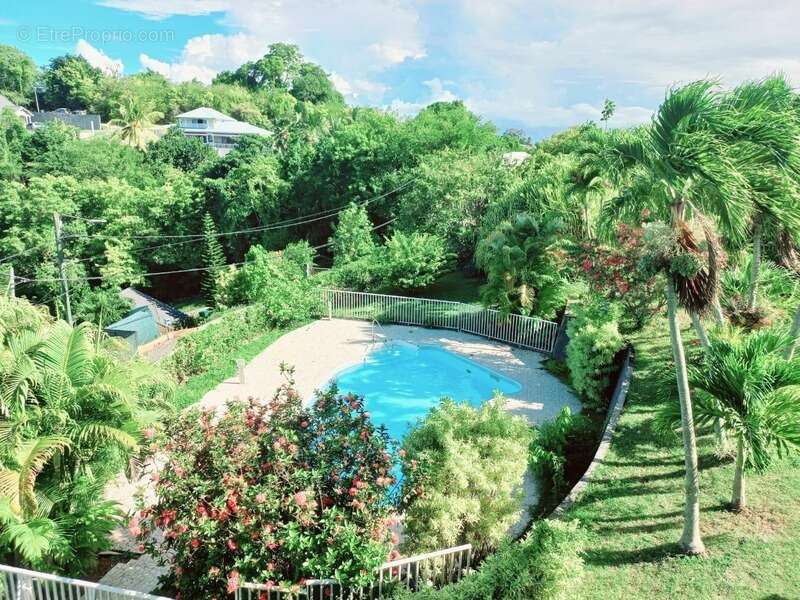 Maison à LES ABYMES