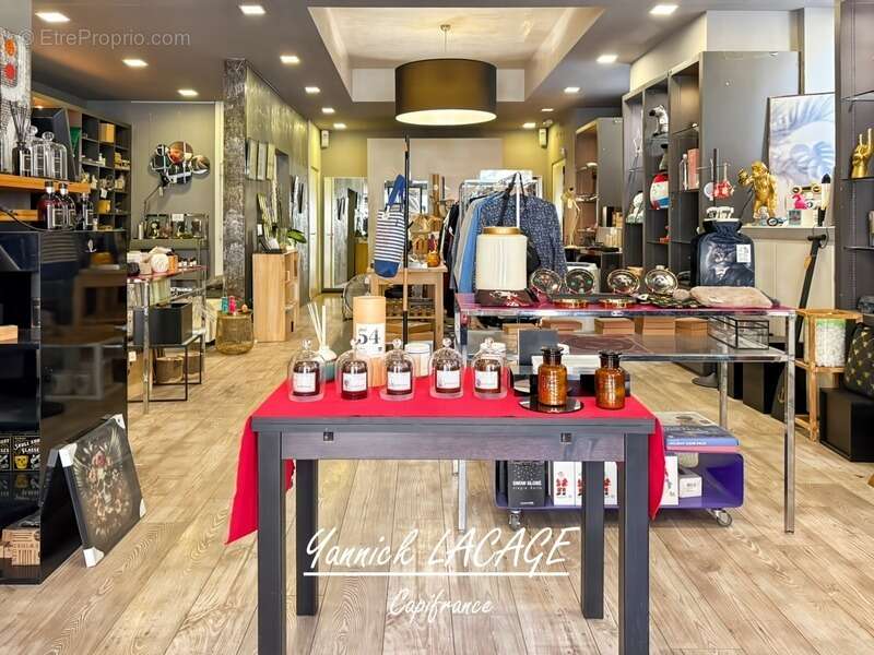 Commerce à MARSEILLE-6E