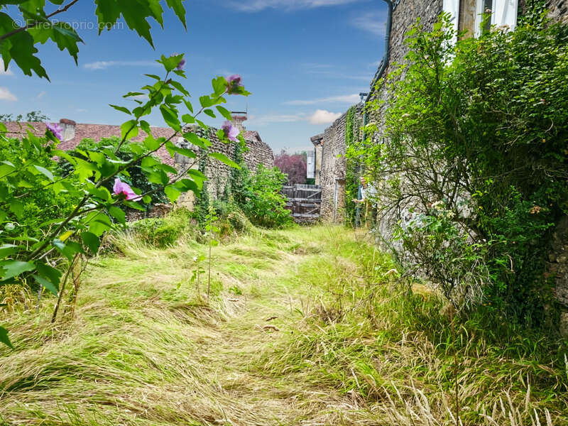 Maison à SAINT-MONT