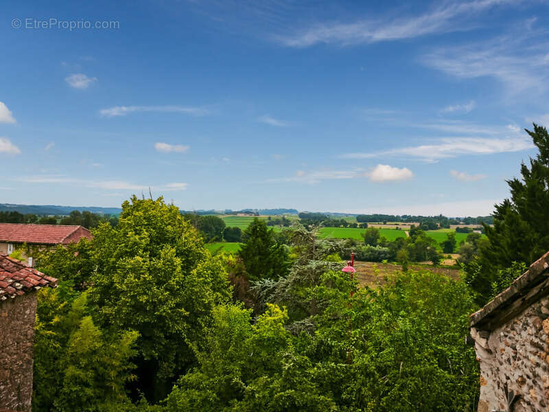 Maison à SAINT-MONT