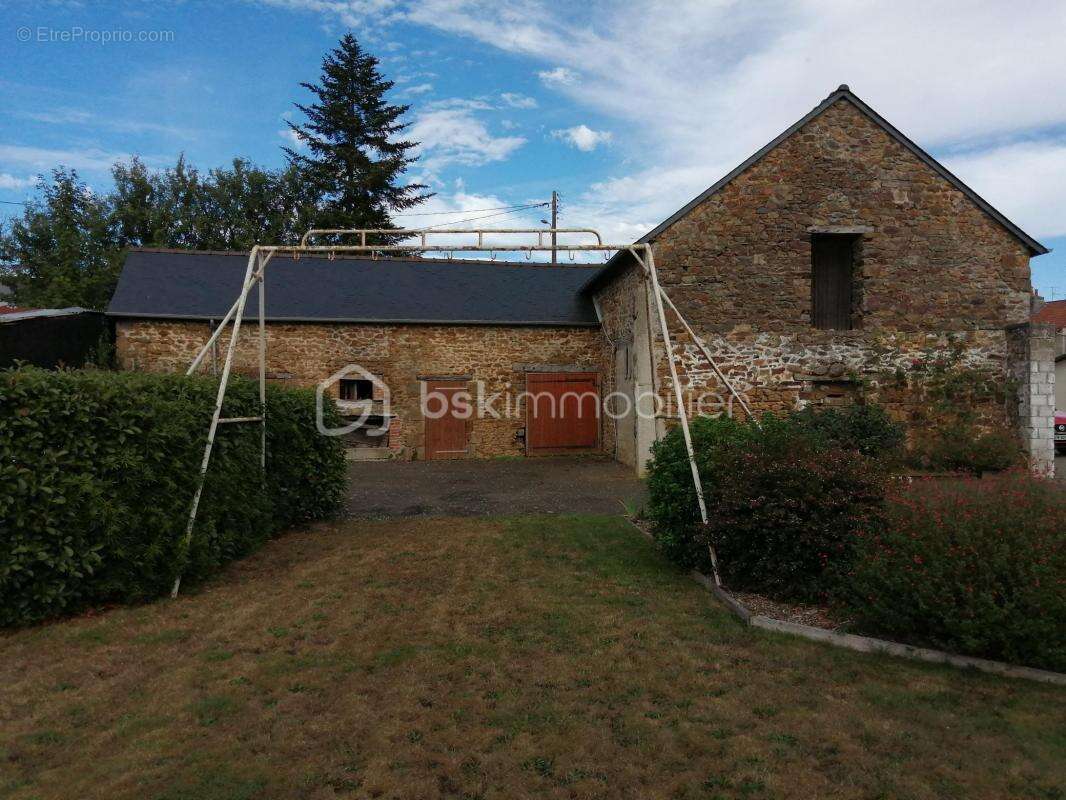 Commerce à AMBRIERES-LES-VALLEES