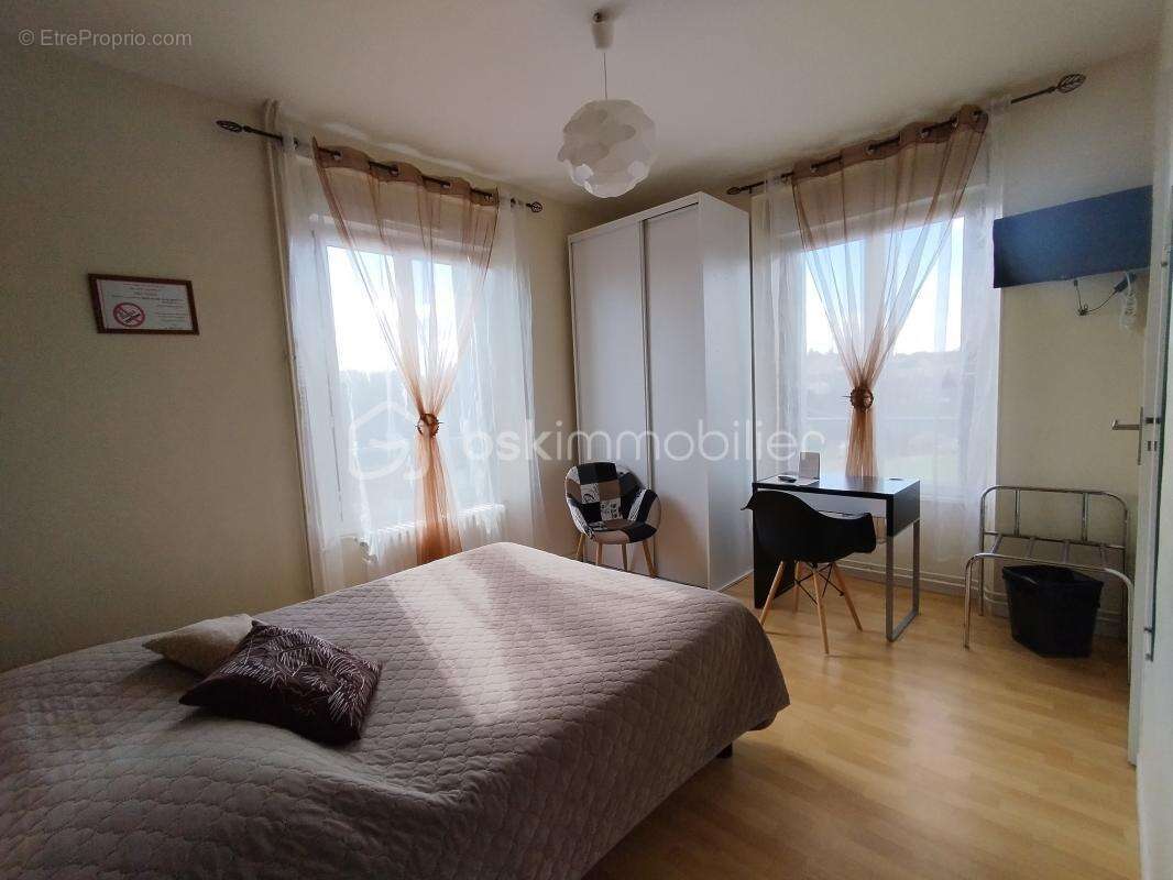 Commerce à AMBRIERES-LES-VALLEES