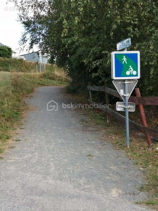 Commerce à AMBRIERES-LES-VALLEES