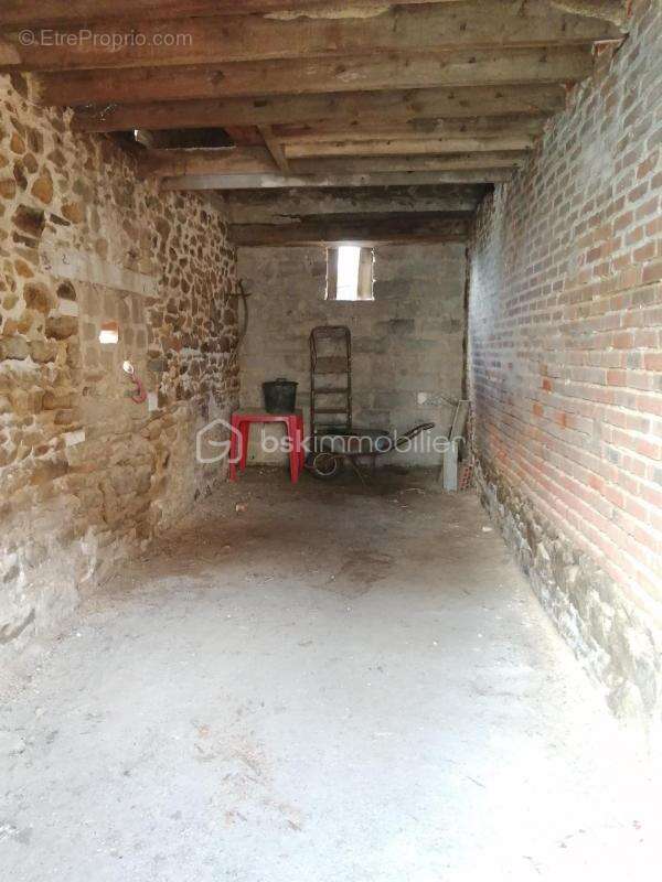 Commerce à AMBRIERES-LES-VALLEES