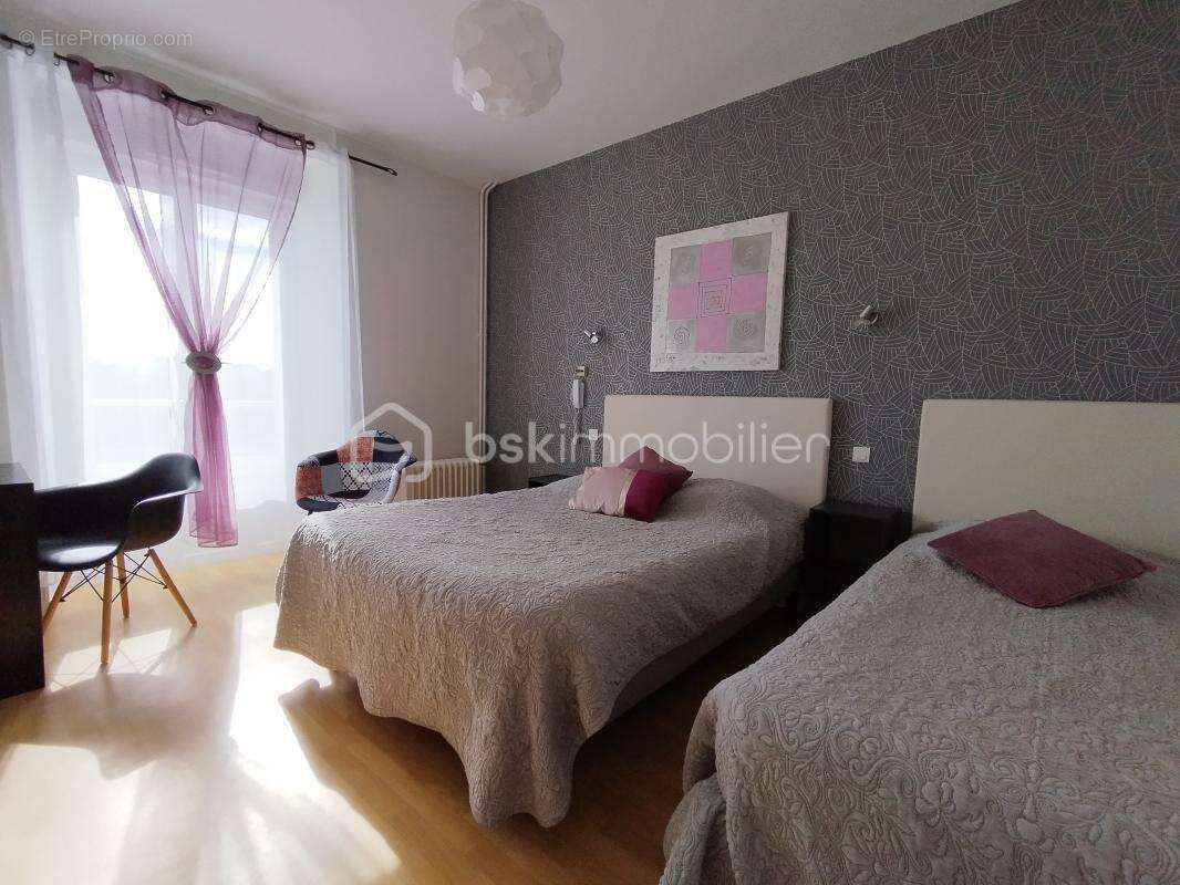 Commerce à AMBRIERES-LES-VALLEES