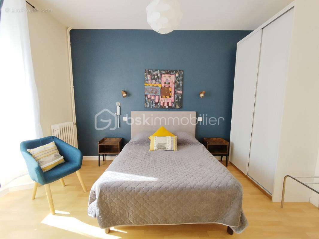 Commerce à AMBRIERES-LES-VALLEES