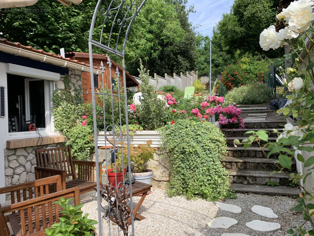 Maison à MEZY-SUR-SEINE