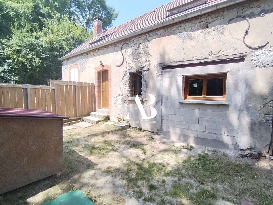 Maison à LAVAL-EN-BRIE