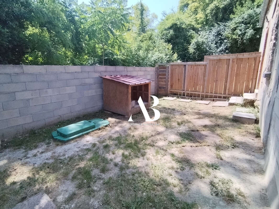 Maison à LAVAL-EN-BRIE