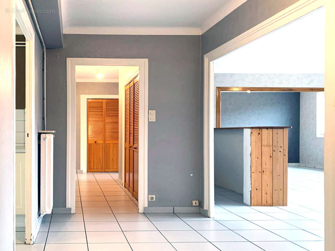 Appartement à UNIEUX