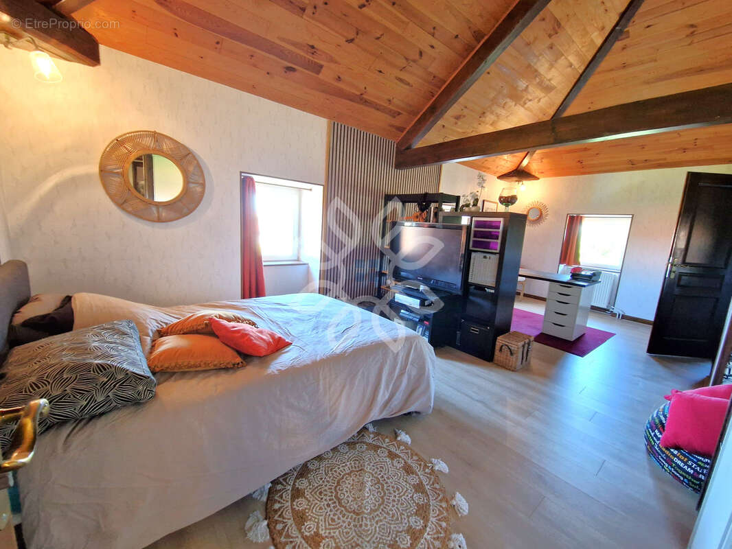 Maison à SAINT-BEAUZIRE