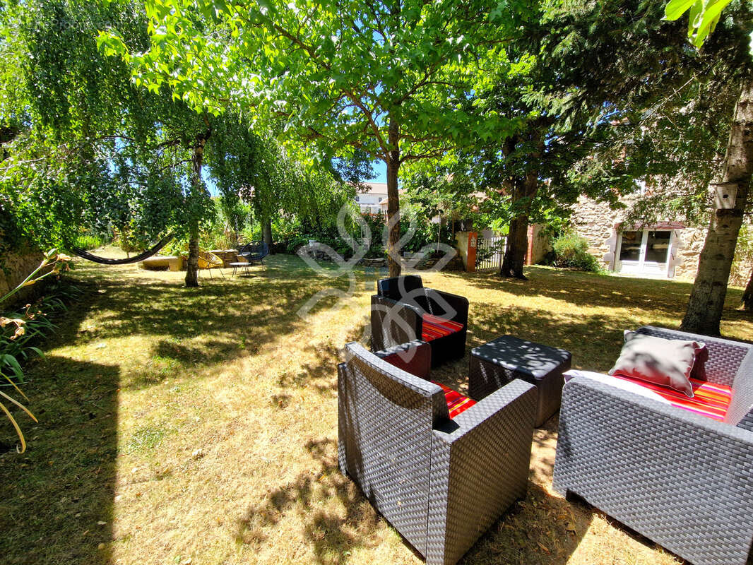 Maison à SAINT-BEAUZIRE