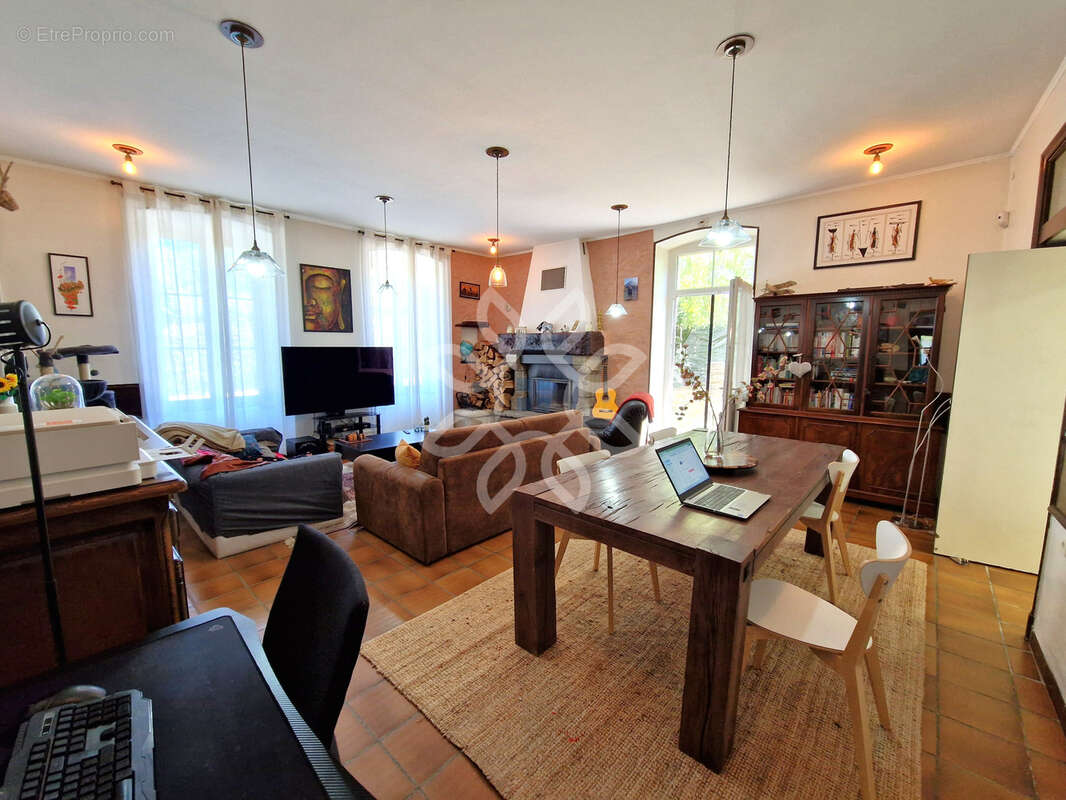 Maison à SAINT-BEAUZIRE