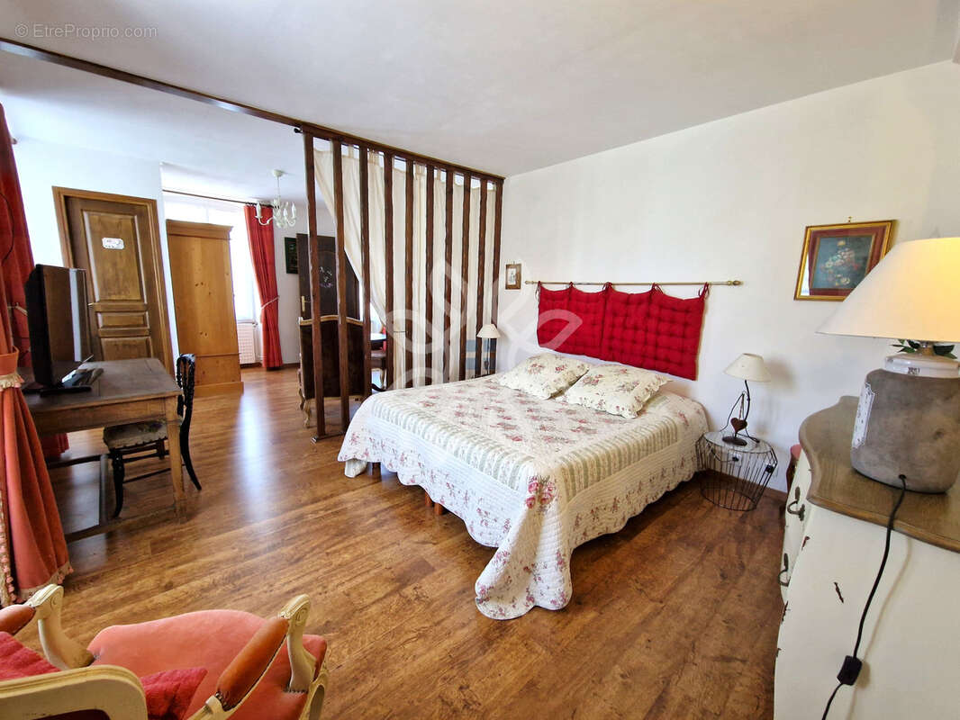 Maison à SAINT-BEAUZIRE