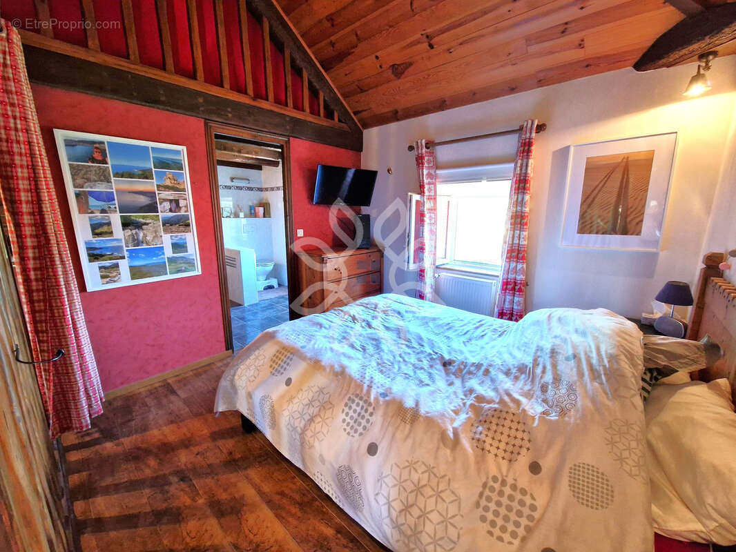 Maison à SAINT-BEAUZIRE