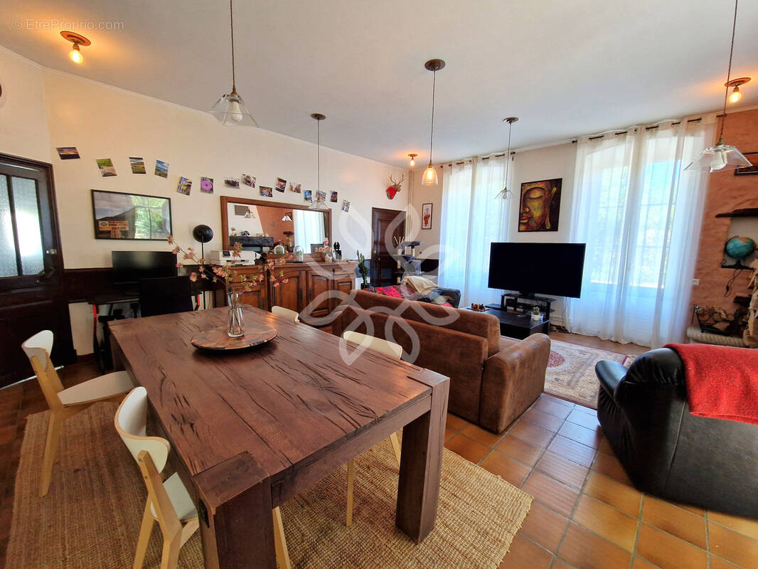 Maison à SAINT-BEAUZIRE