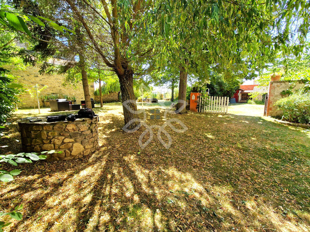 Maison à SAINT-BEAUZIRE